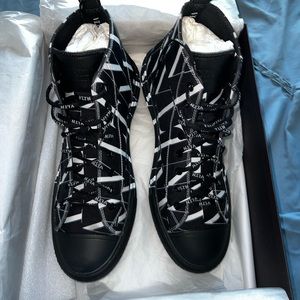 Valentino GARAVANi low top VLTN sneakers uk 9 fits a